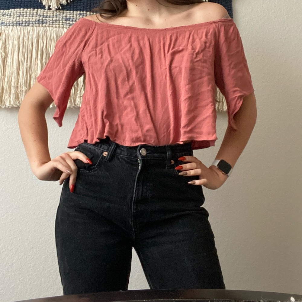 Off the Shoulder Flowy pink blouse